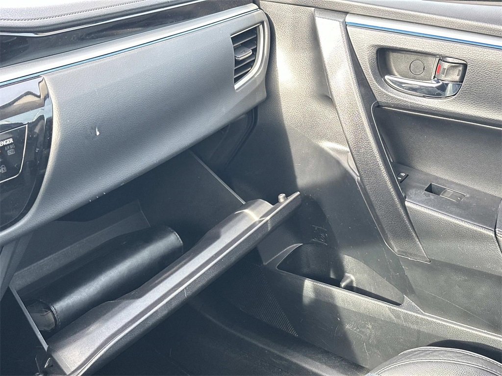 Used 2015 Toyota Corolla S image 32