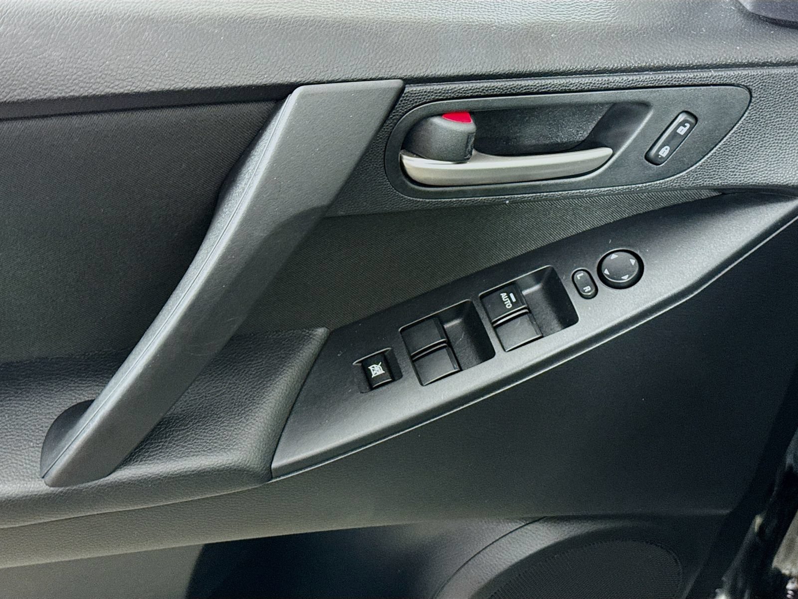 Used 2013 MAZDA MAZDA3 i Sport FWD image 16