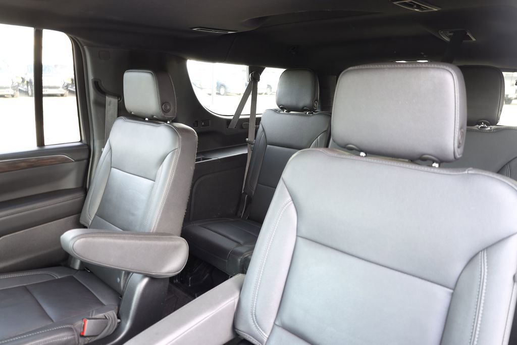 Used 2022 Chevrolet Suburban Z71 w/ Luxury Package AWD/4WD image 21