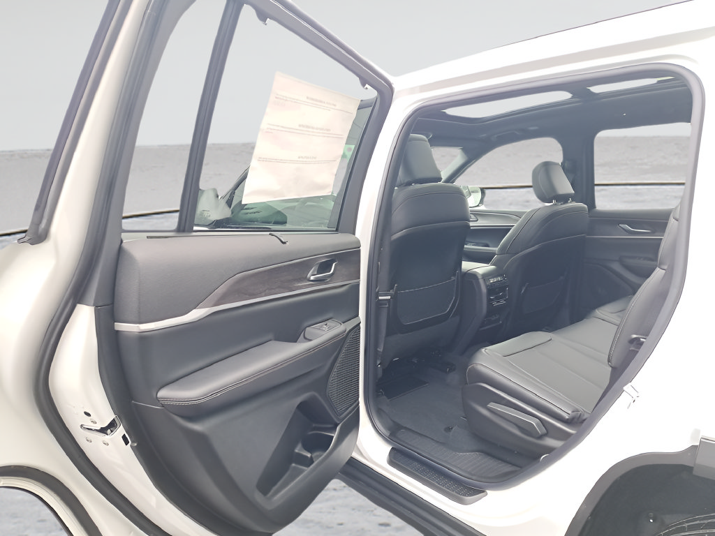 New 2025 Jeep Grand Cherokee L Limited w/ Luxury Tech Group II AWD/4WD image 11