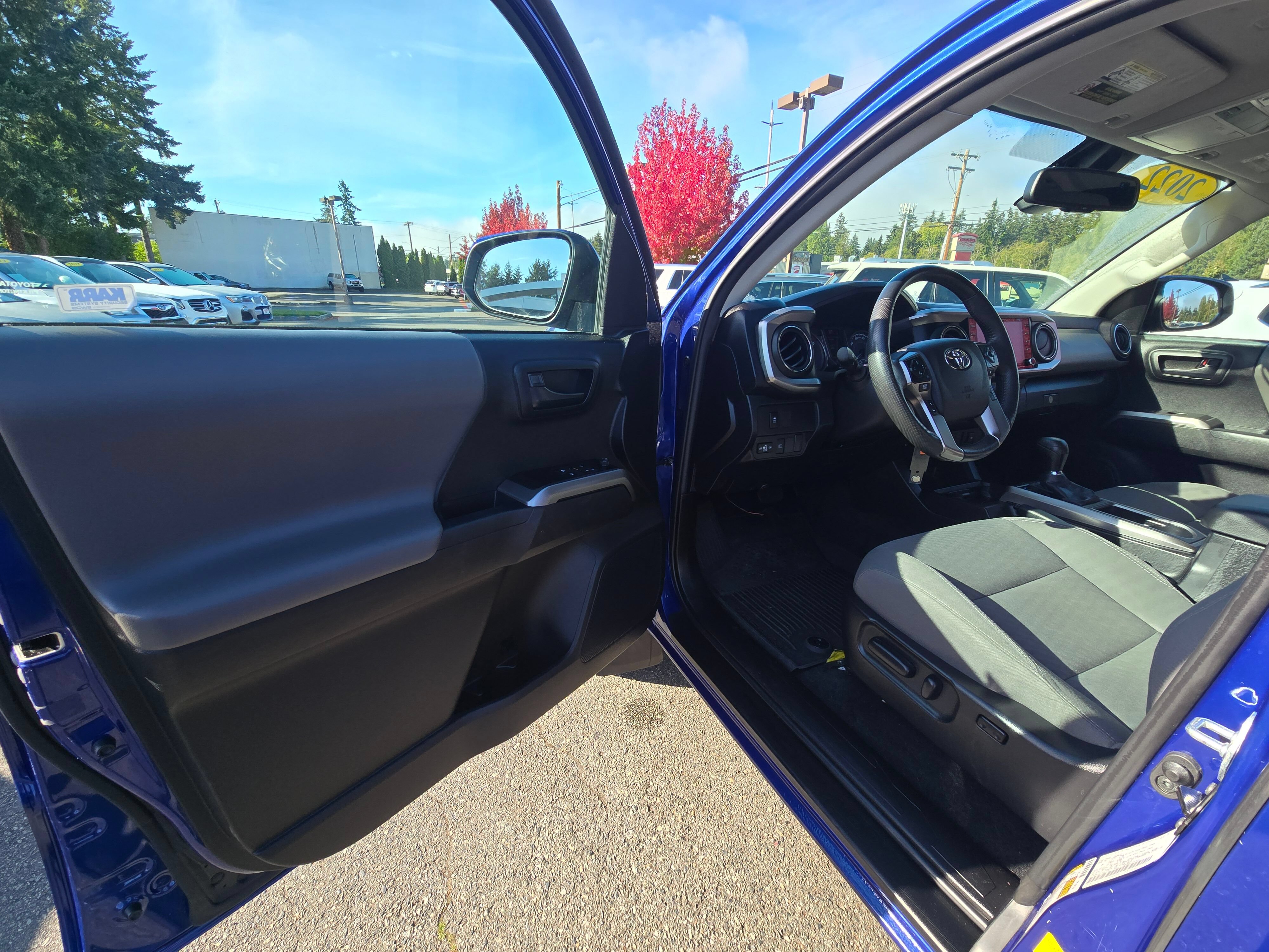 Used 2022 Toyota Tacoma SR5 w/ Black Out Package (TMS) AWD/4WD image 18
