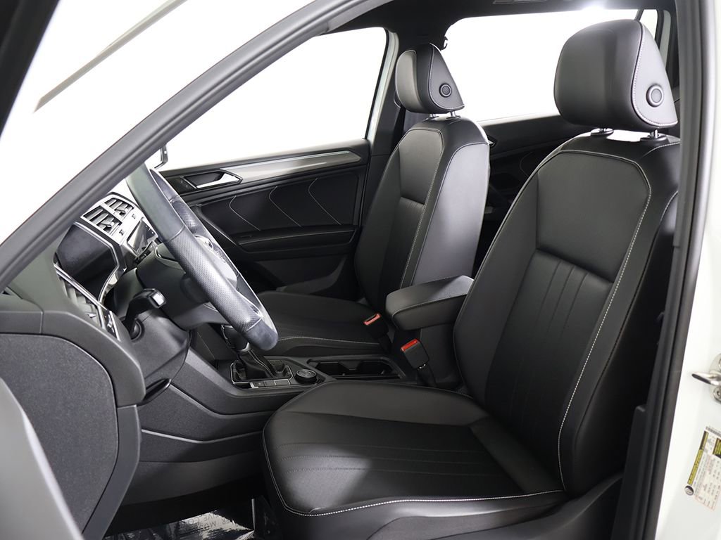 Used 2022 Volkswagen Tiguan SE R-Line image 32