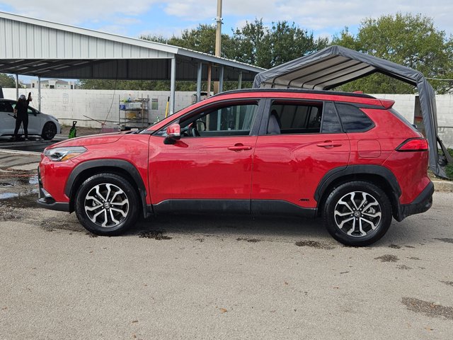 Used 2024 Toyota Corolla Cross SE image 3