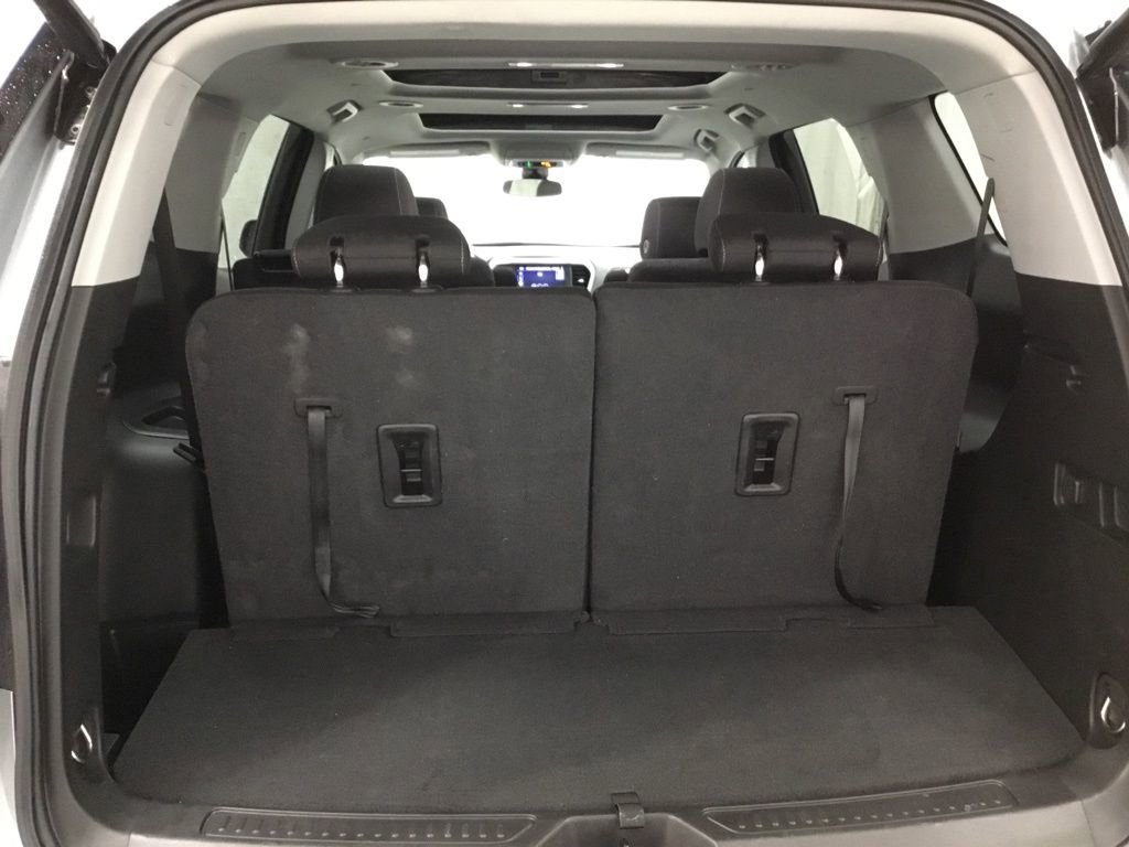 Used 2023 GMC Acadia SLE w/ Driver Convenience Package image 16