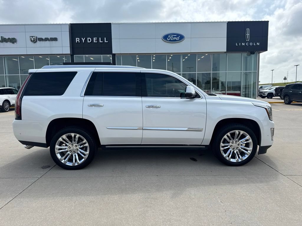 Used 2017 Cadillac Escalade Premium Luxury AWD/4WD image 2