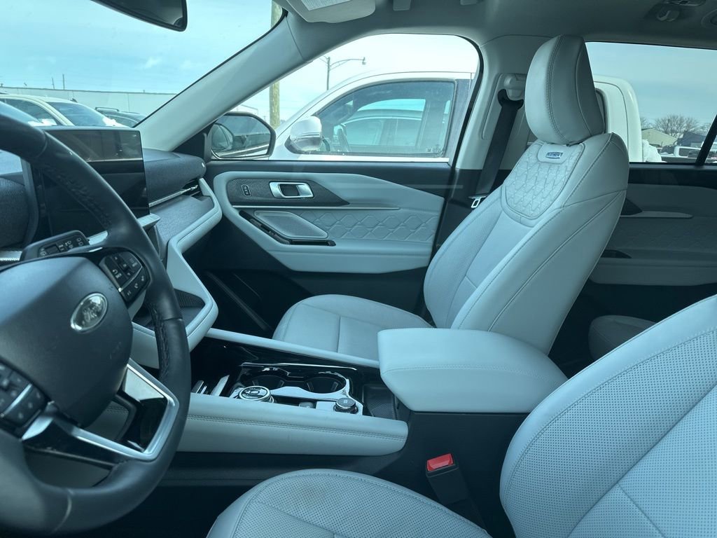Used 2025 Ford Explorer Platinum w/ Ultimate Package image 6