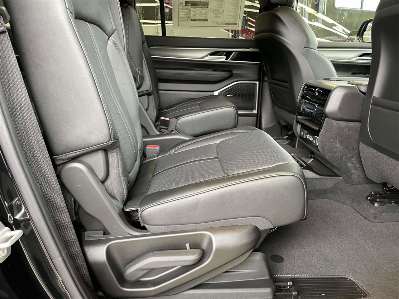 New 2025 Jeep Wagoneer Series II image 34