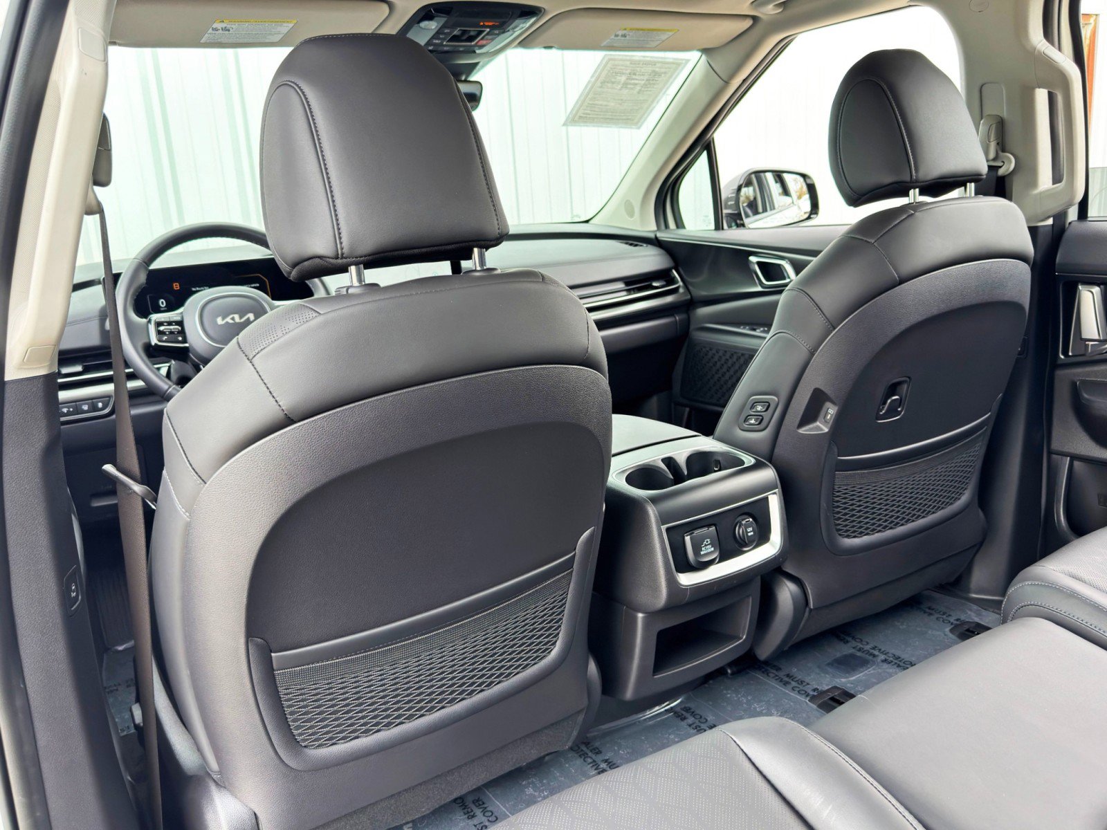 Used 2025 Kia Carnival SX w/ SX Dark Edition Package image 36