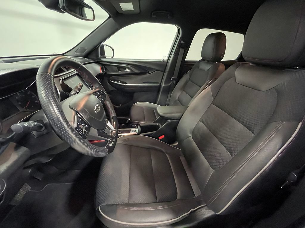 Used 2023 Chevrolet TrailBlazer RS w/ Convenience Package FWD image 3
