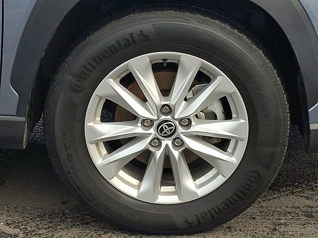 Used 2023 Toyota Corolla Cross LE image 8