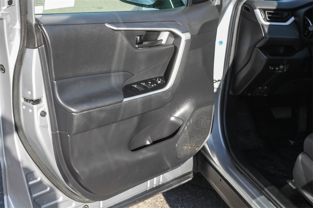 Used 2021 Toyota RAV4 LE image 26