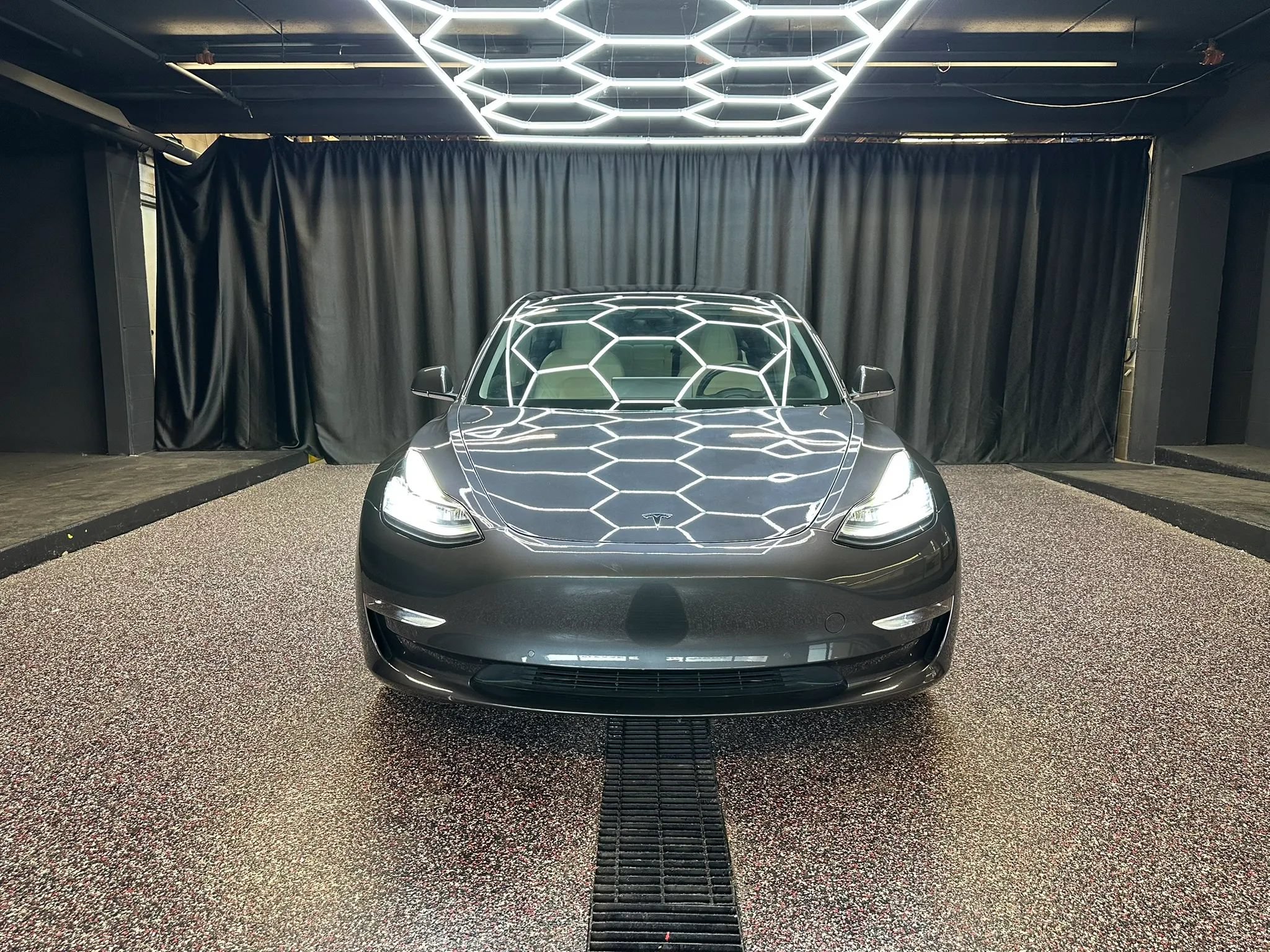 Used 2018 Tesla Model 3 Long Range AWD/4WD image 2