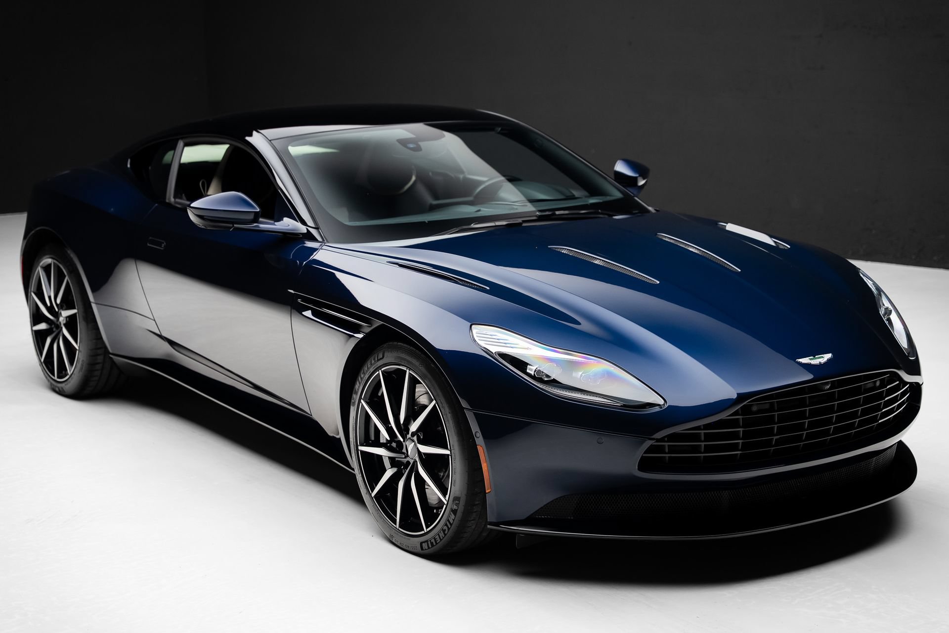 Used 2018 Aston Martin DB11 V12 RWD image 39