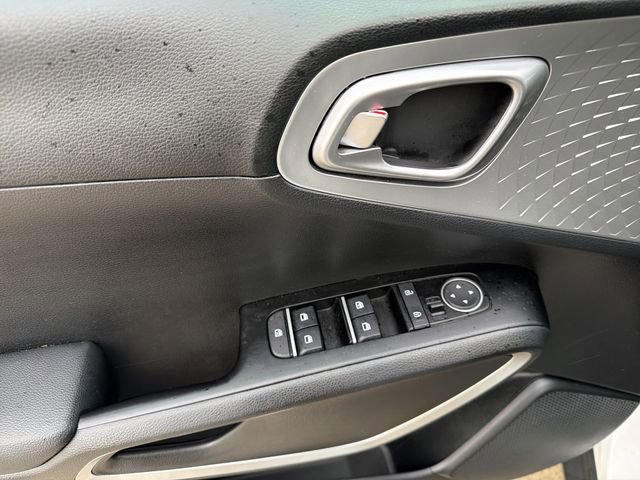 Used 2024 Kia Soul LX image 15