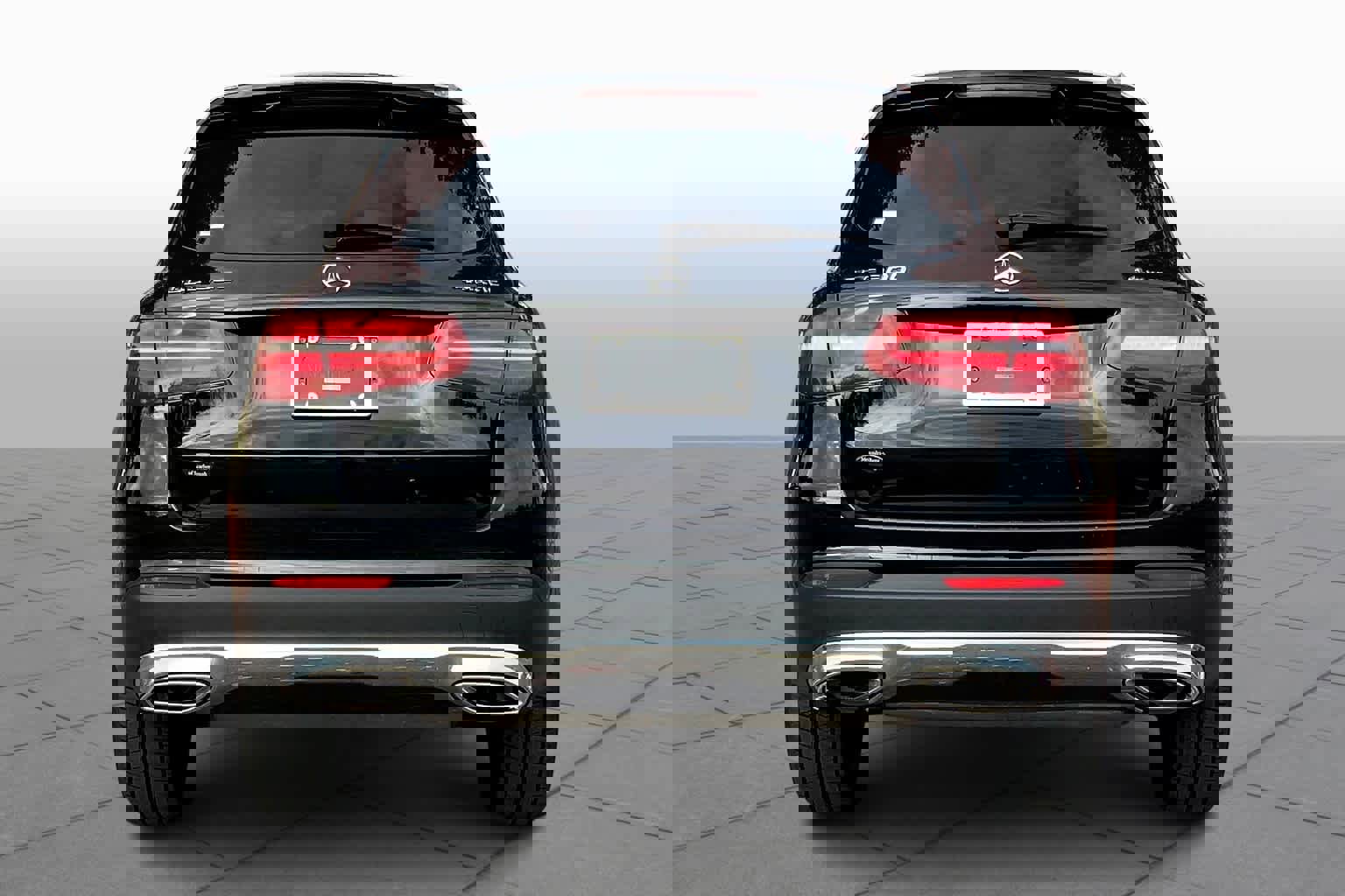 Used 2017 Mercedes-Benz GLC 300 4MATIC image 4