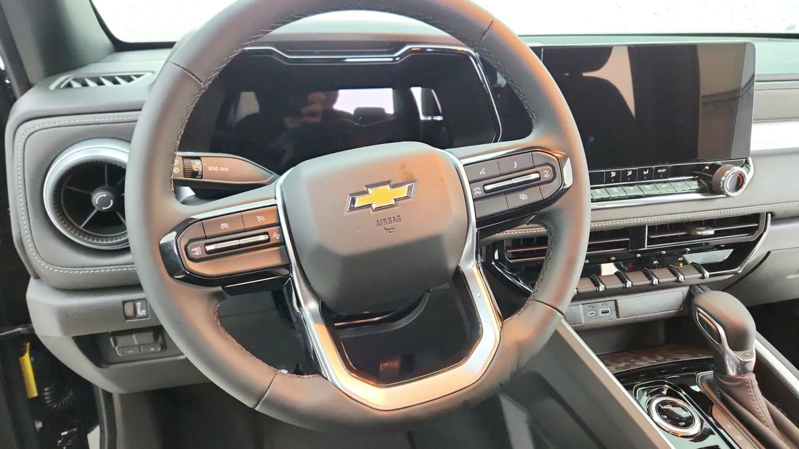 Used 2024 Chevrolet Colorado LT w/ LT Convenience Package image 35