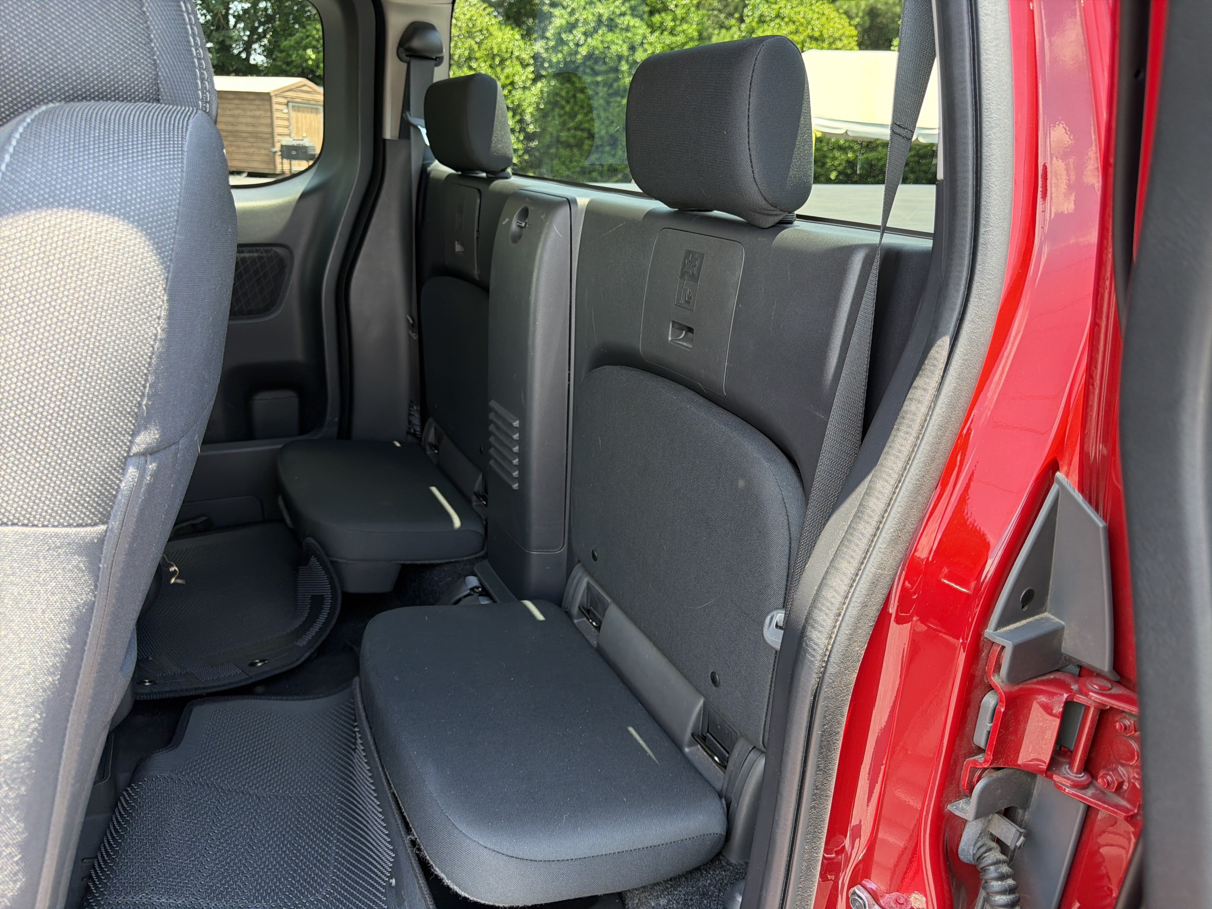 Used 2022 Nissan Frontier SV w/ Technology Package RWD image 19