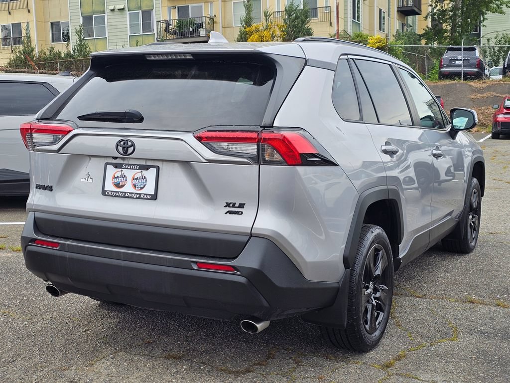 Used 2022 Toyota RAV4 XLE w/ XLE Grade Weather Package AWD/4WD image 8