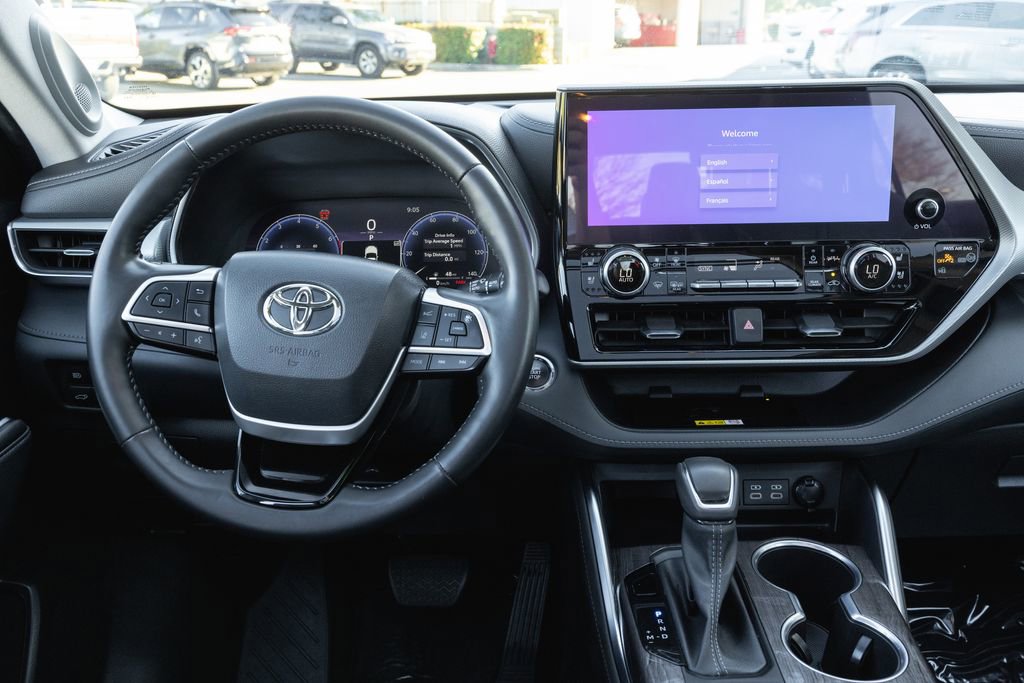Used 2023 Toyota Highlander Platinum image 28