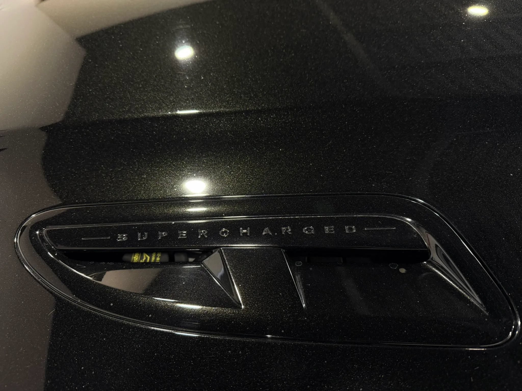 Used 2014 Jaguar XF R RWD image 21