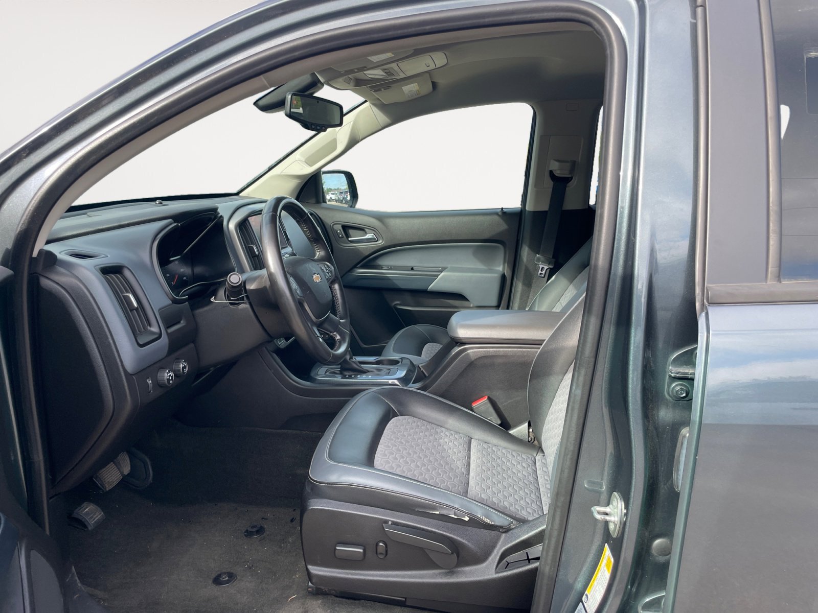 Used 2015 Chevrolet Colorado Z71 AWD/4WD image 9