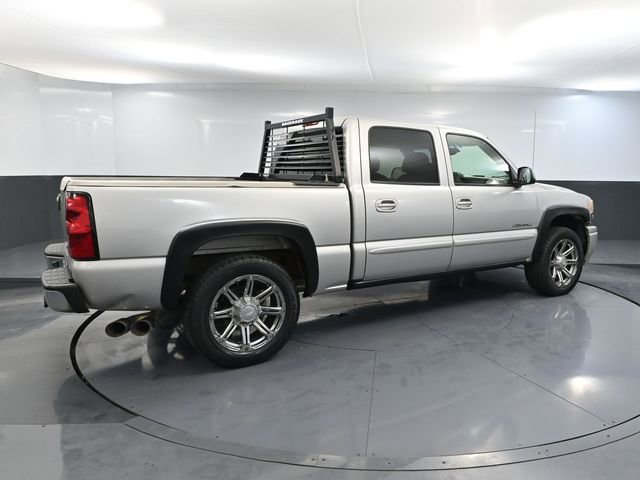 Used 2006 GMC Sierra 1500 Denali w/ Onstar Plus Package image 4