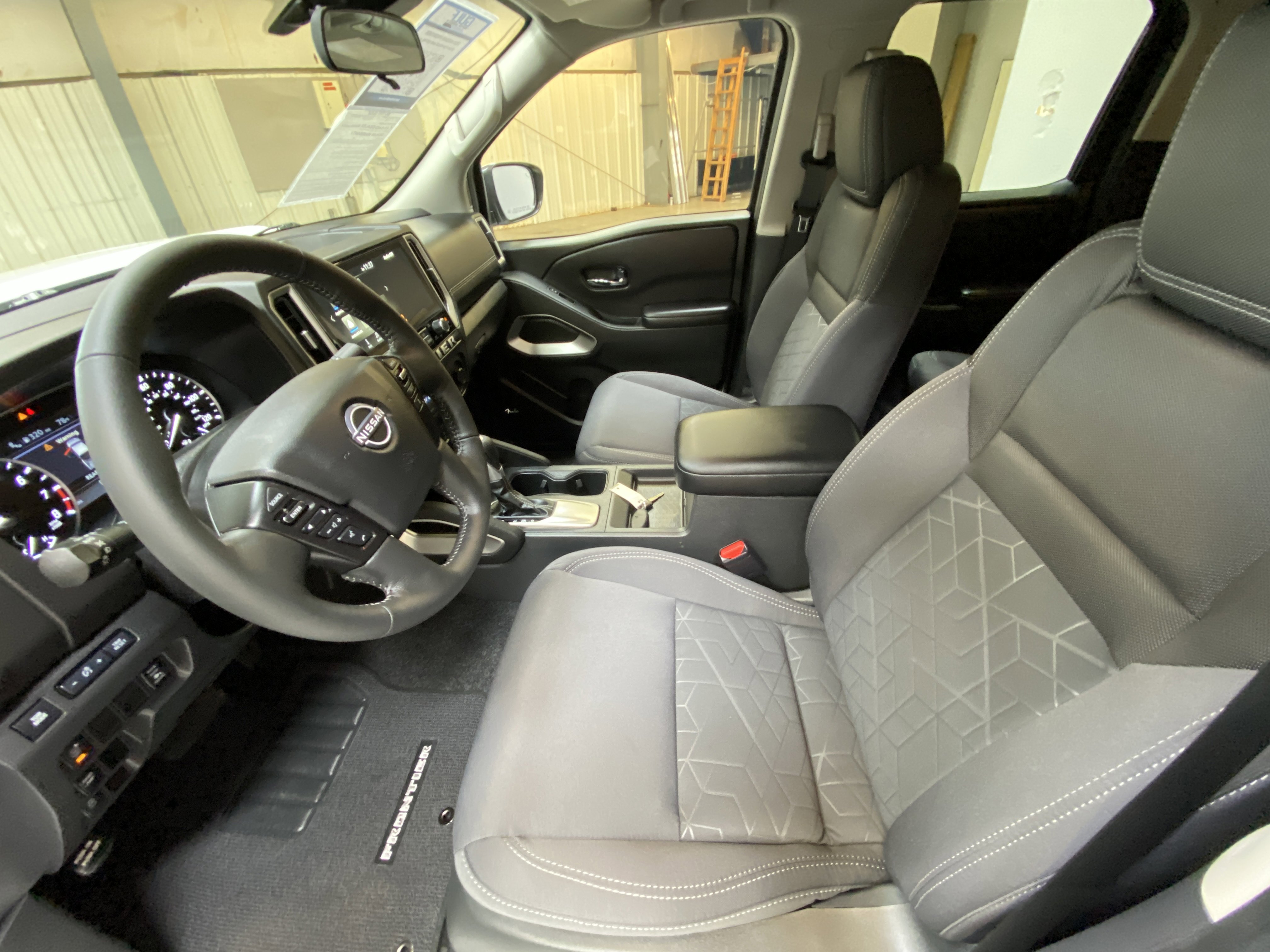 Used 2025 Nissan Frontier SV w/ SV Convenience Package image 20