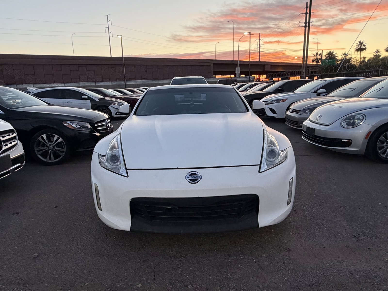 Used 2016 Nissan 370Z Coupe RWD image 2