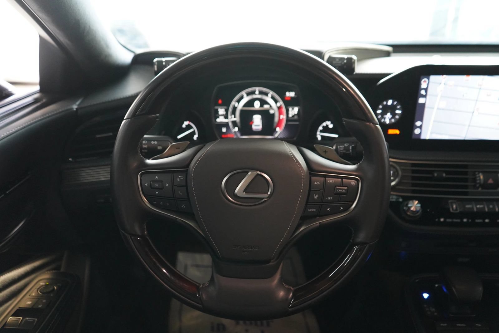 Used 2022 Lexus LS 500 w/ Luxury Package RWD image 15