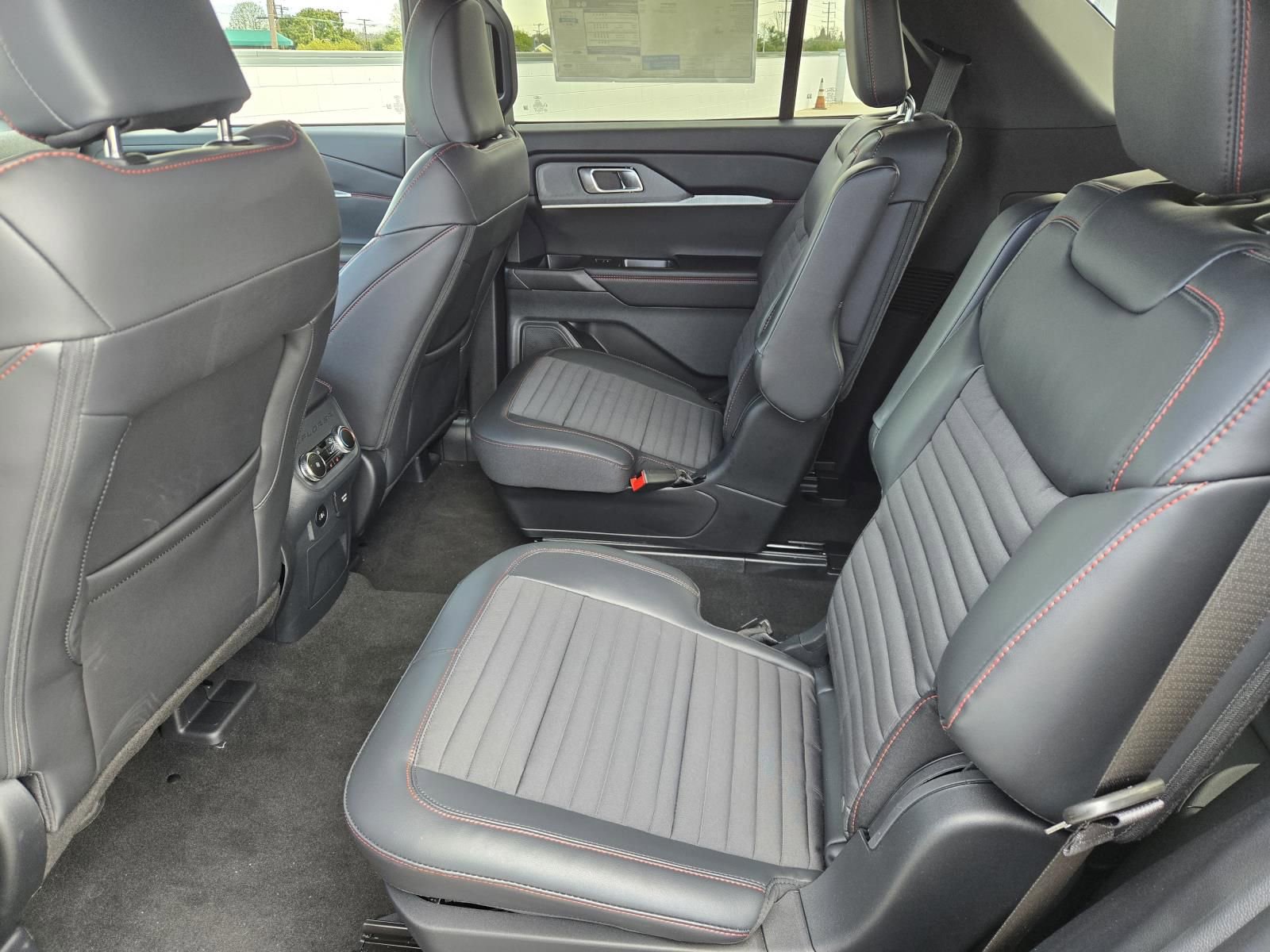 New 2026 Ford Explorer ST-Line w/ ST-Line Street Pack image 29