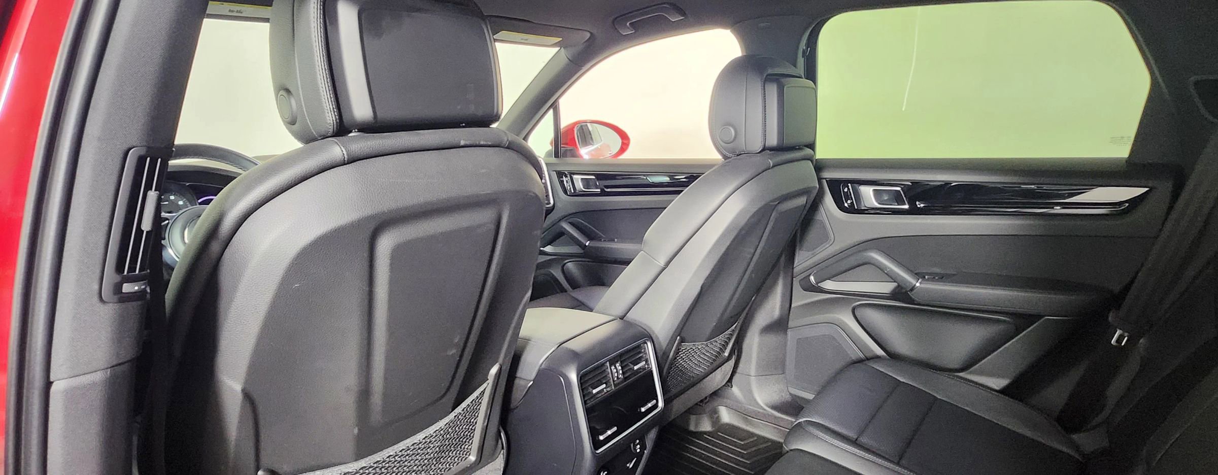 Used 2021 Porsche Cayenne E-Hybrid Sport Utility 4D image 14