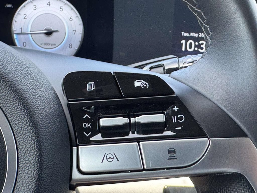Certified 2025 Hyundai Elantra Limited FWD image 18