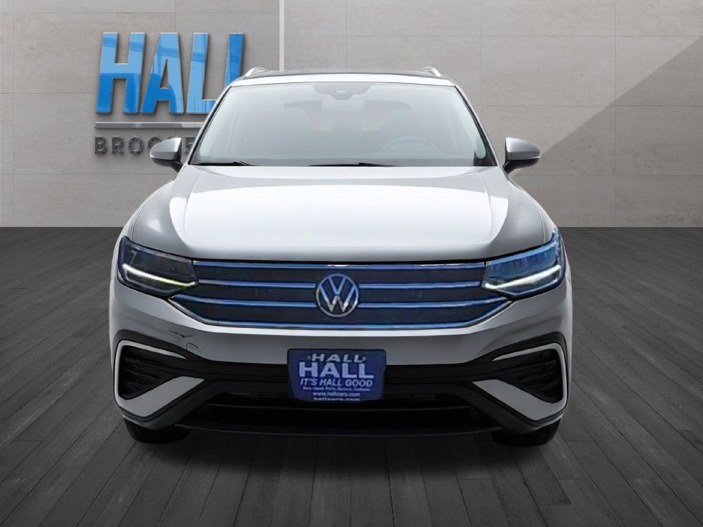 Certified 2023 Volkswagen Tiguan SE w/ Panoramic Sunroof Package AWD/4WD image 9