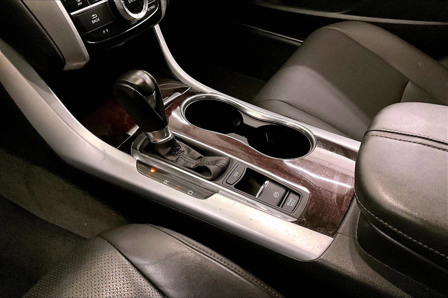 Used 2017 Acura TLX w/ Technology Package image 16