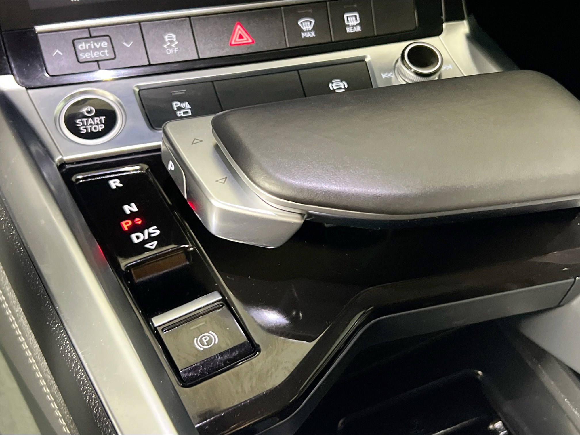 Used 2022 Audi e-tron Premium w/ Convenience Plus Package image 25