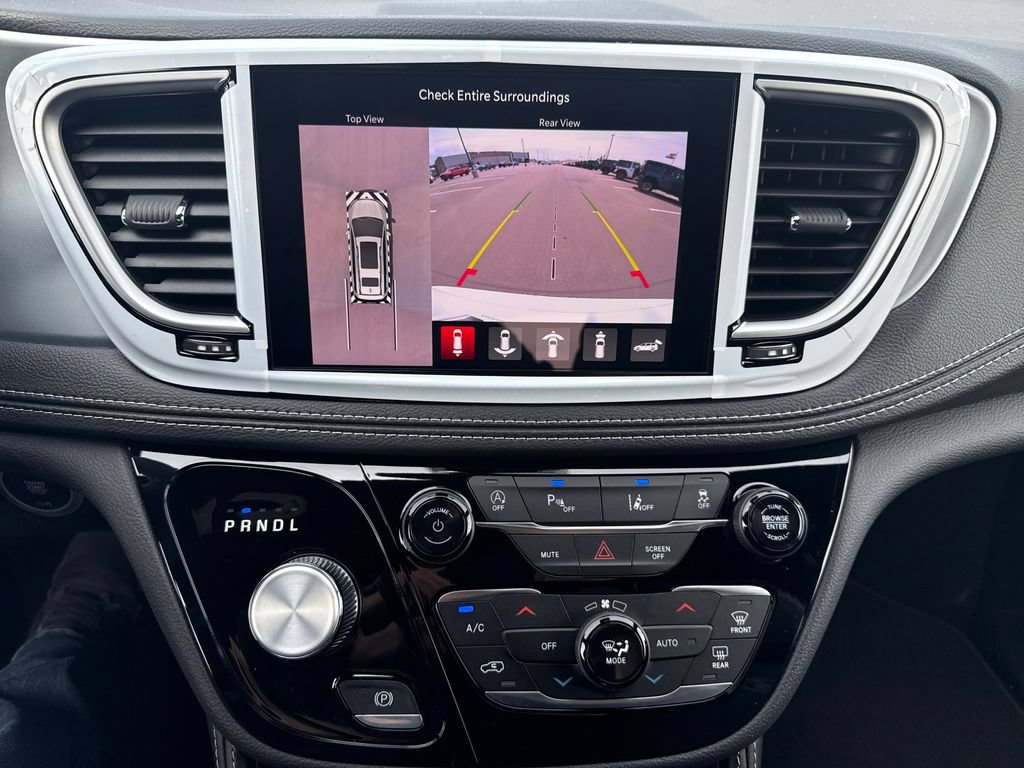 New 2026 Chrysler Pacifica Limited w/ S Appearance Package AWD/4WD image 18
