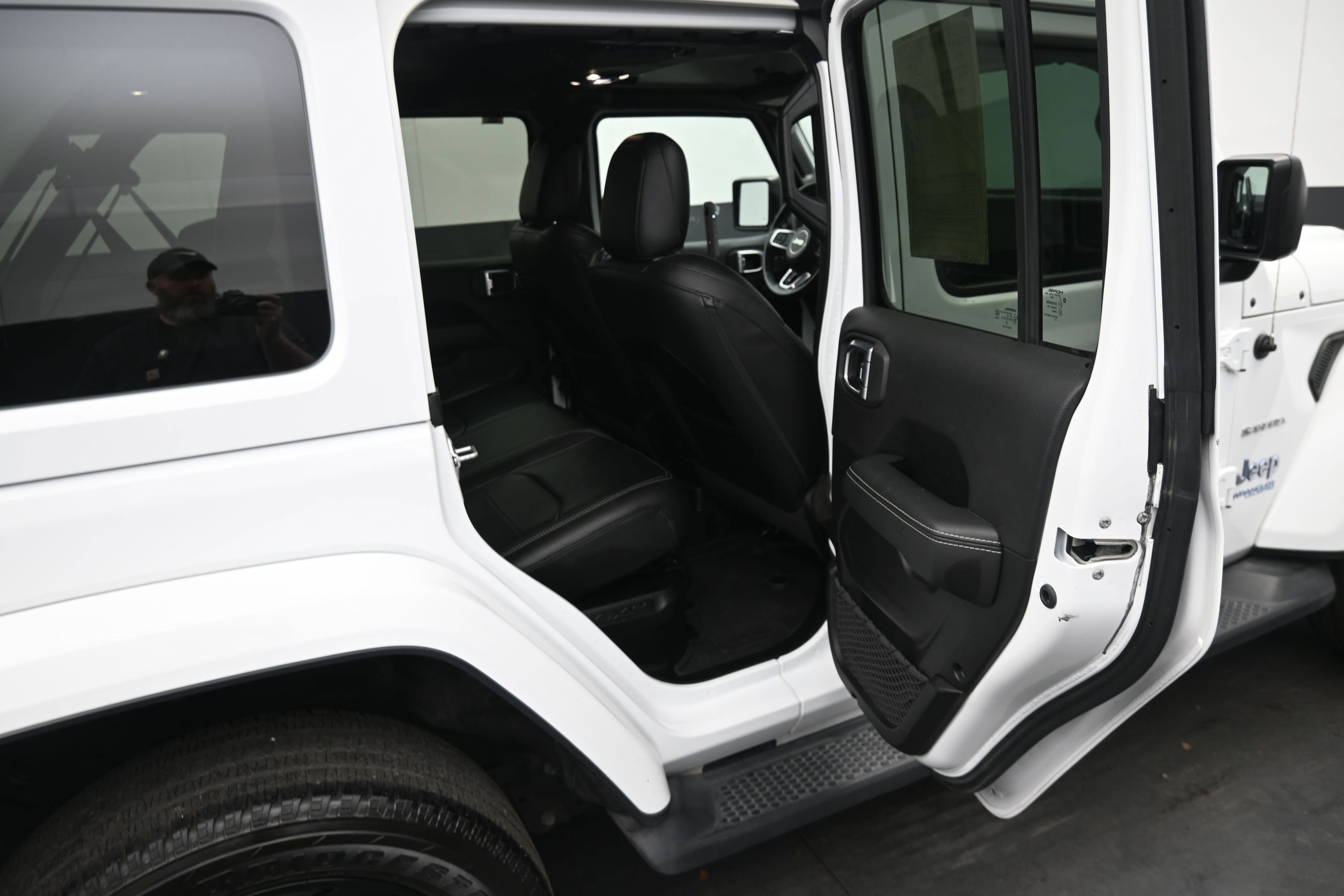 Used 2022 Jeep Wrangler Unlimited Sahara w/ Cold Weather Group AWD/4WD image 12