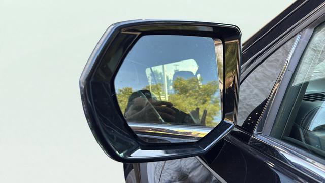 Used 2024 Chevrolet Suburban LT image 32