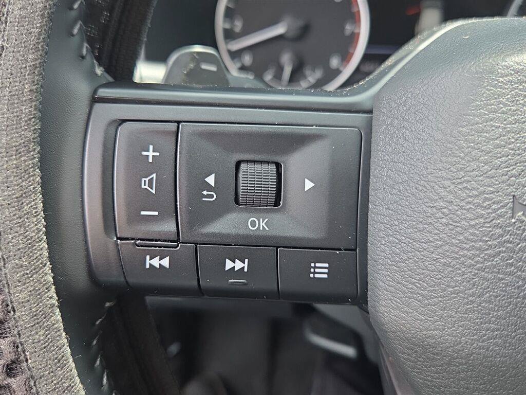 Used 2026 Nissan Rogue SV FWD image 11