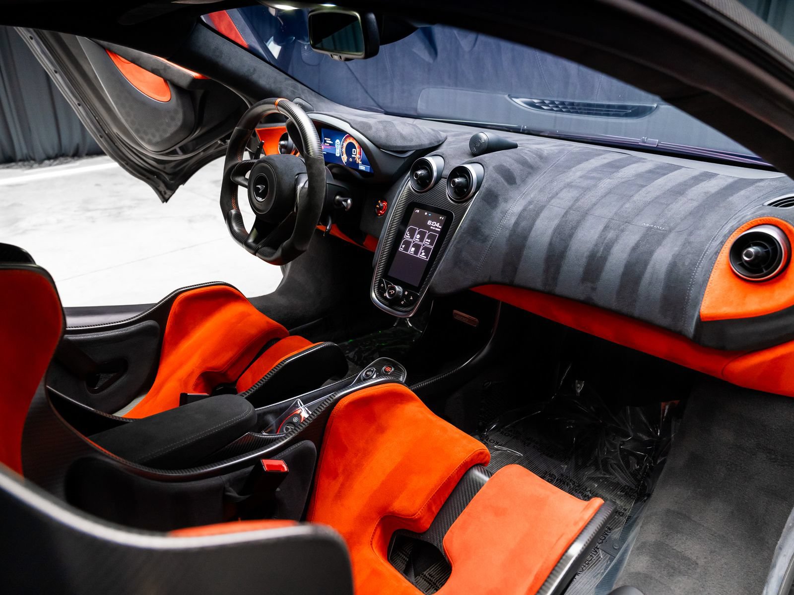 Used 2019 McLaren 600LT RWD image 2