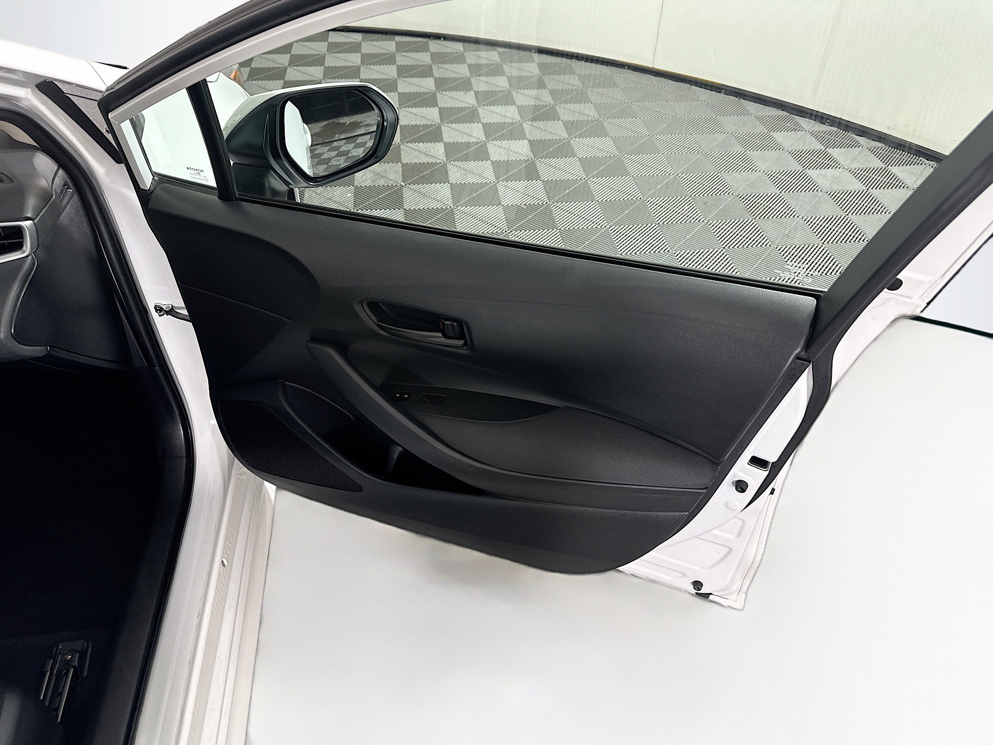 Used 2024 Toyota Corolla LE image 29