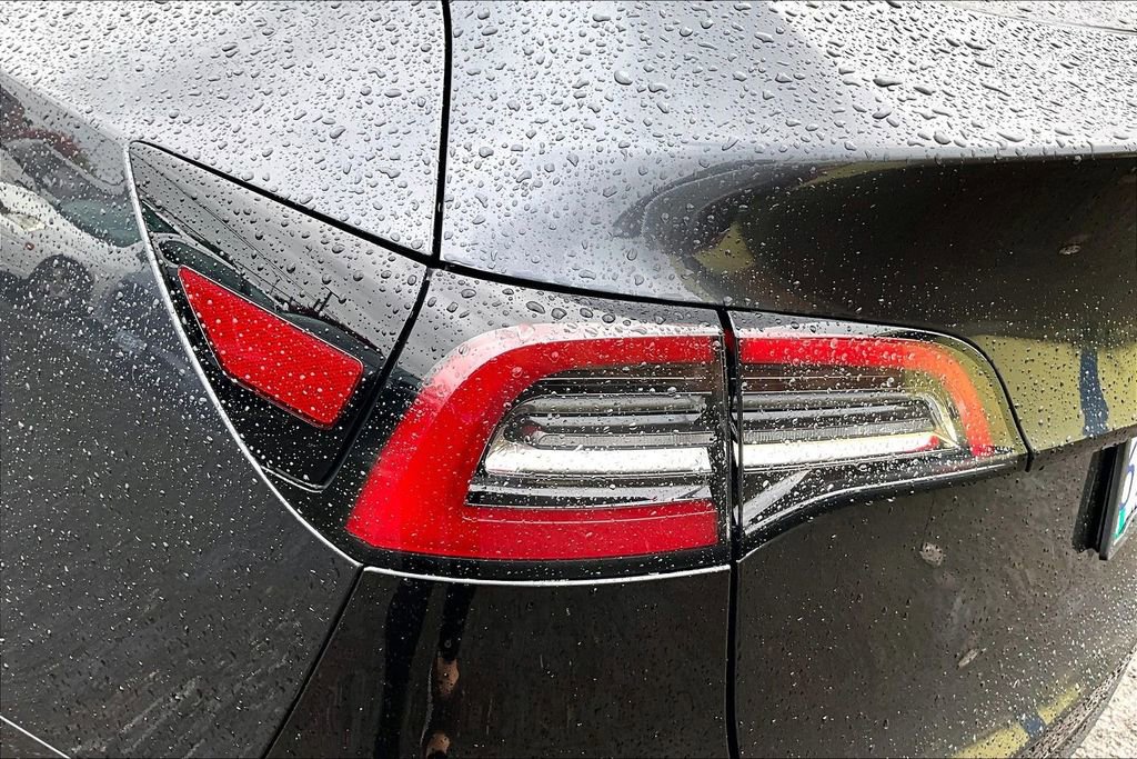 Used 2024 Tesla Model Y Long Range AWD/4WD image 27