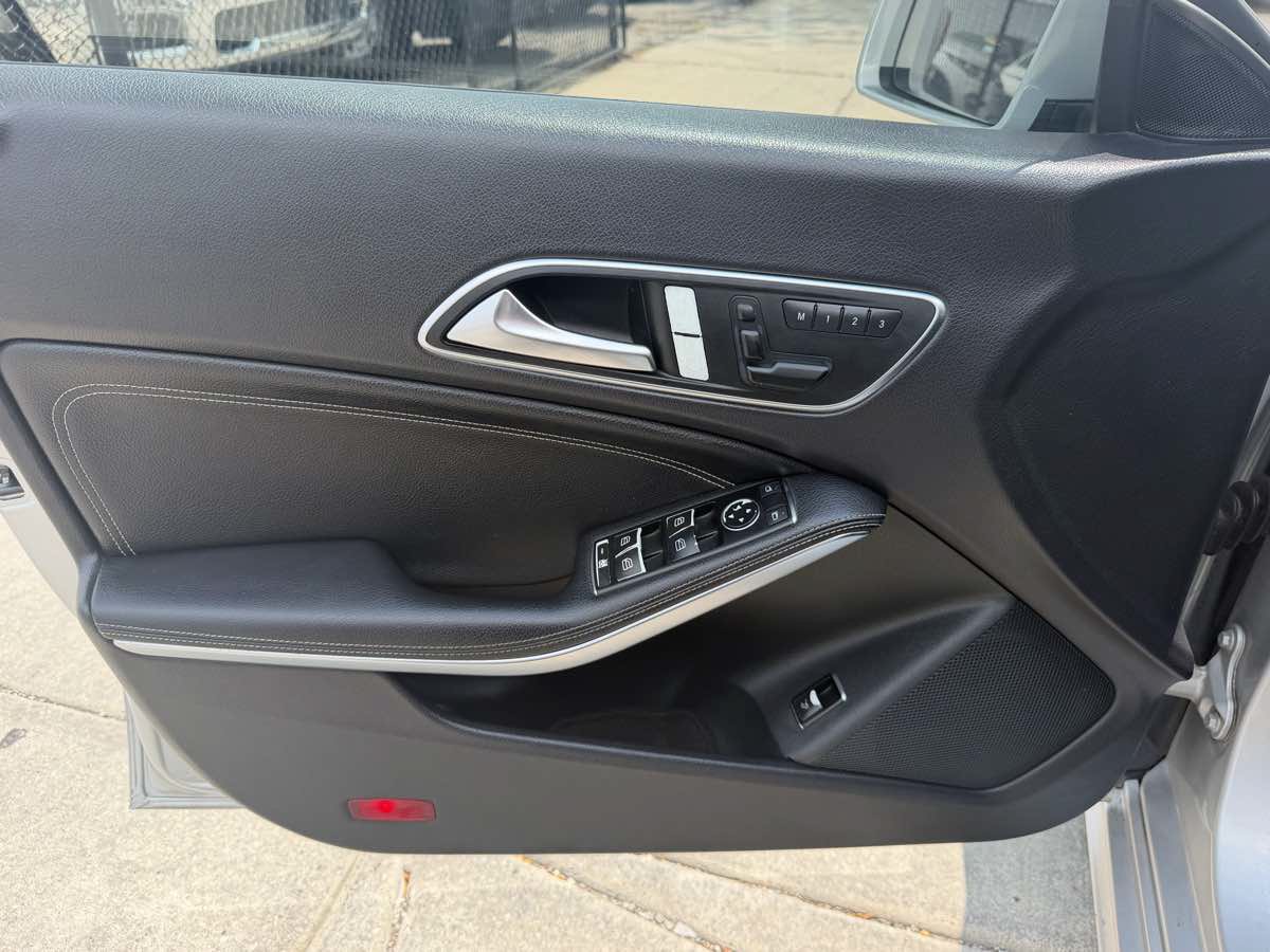 Used 2014 Mercedes-Benz CLA 250 image 10