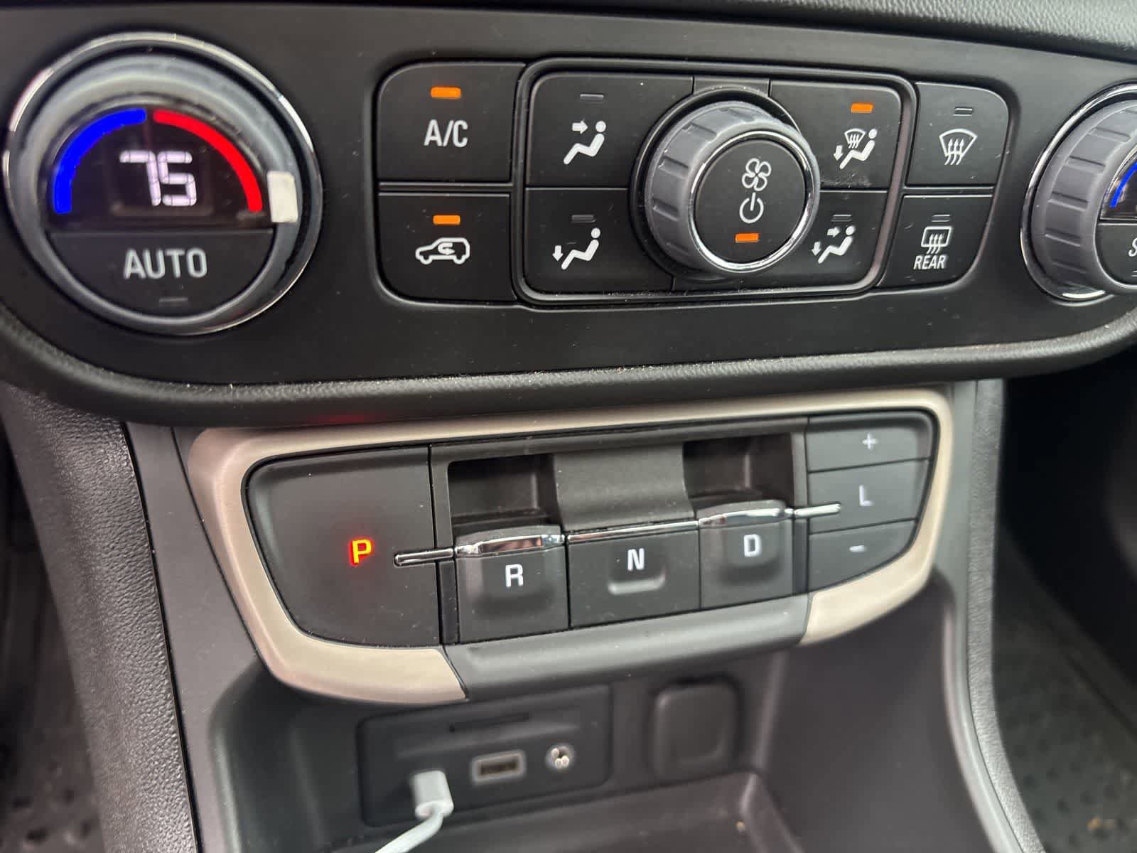 Used 2023 GMC Terrain Denali w/ Black Diamond Edition AWD/4WD image 6