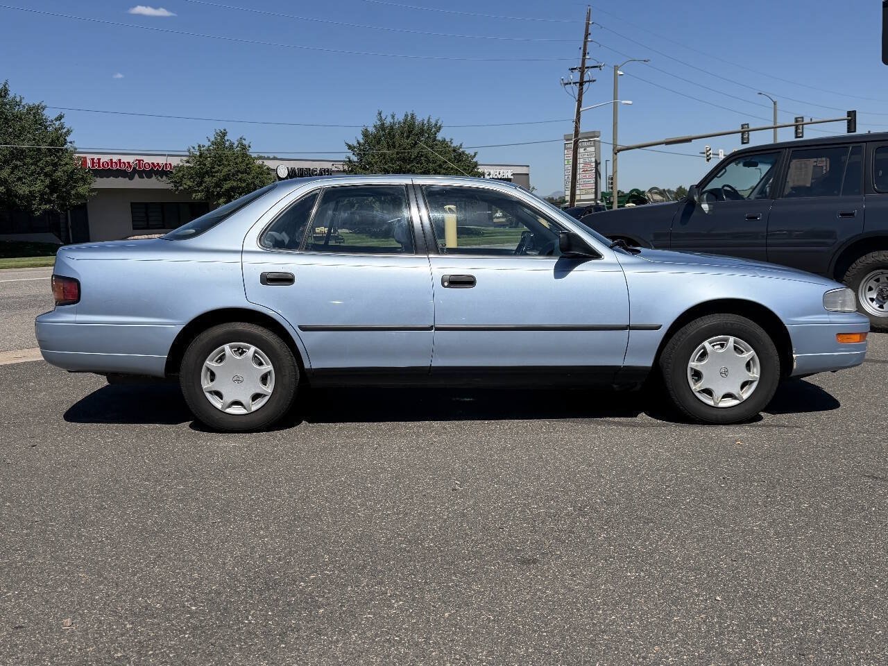 Used 1992 Toyota Camry Deluxe FWD image 13