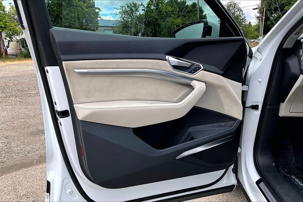 Used 2019 Audi e-tron Prestige AWD/4WD image 22