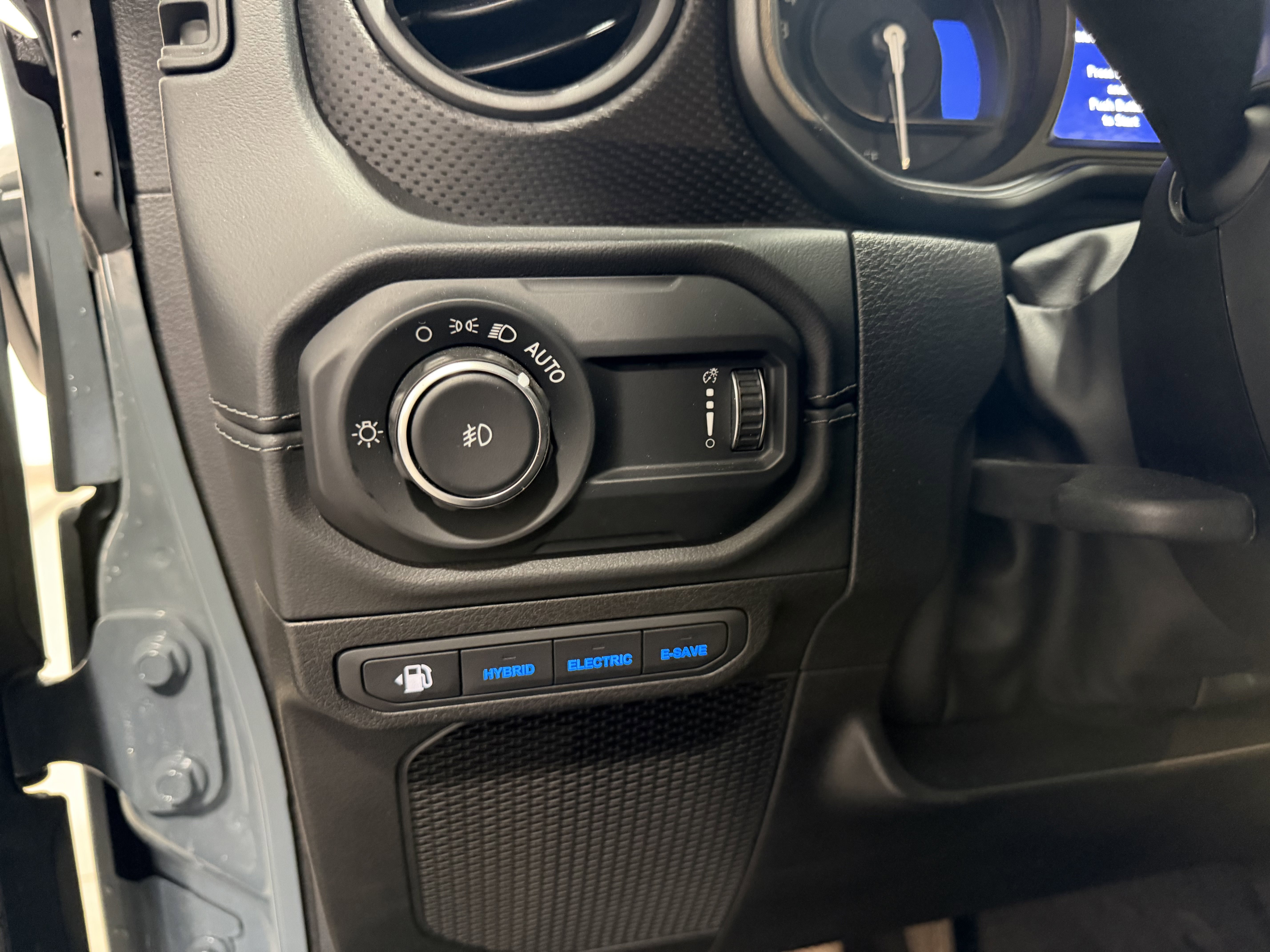 Used 2024 Jeep Wrangler Unlimited Rubicon 4xe image 12