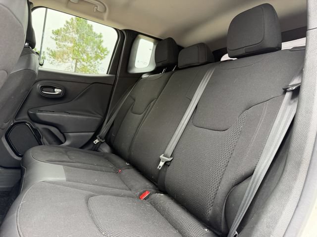 Used 2018 Jeep Renegade Altitude FWD image 24