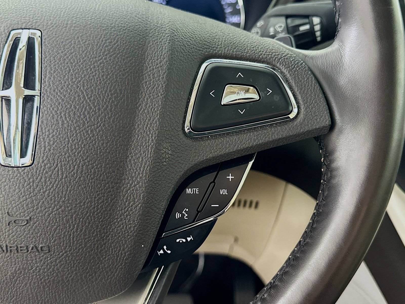 Used 2019 Lincoln MKC Select w/ Select Plus Package AWD/4WD image 19