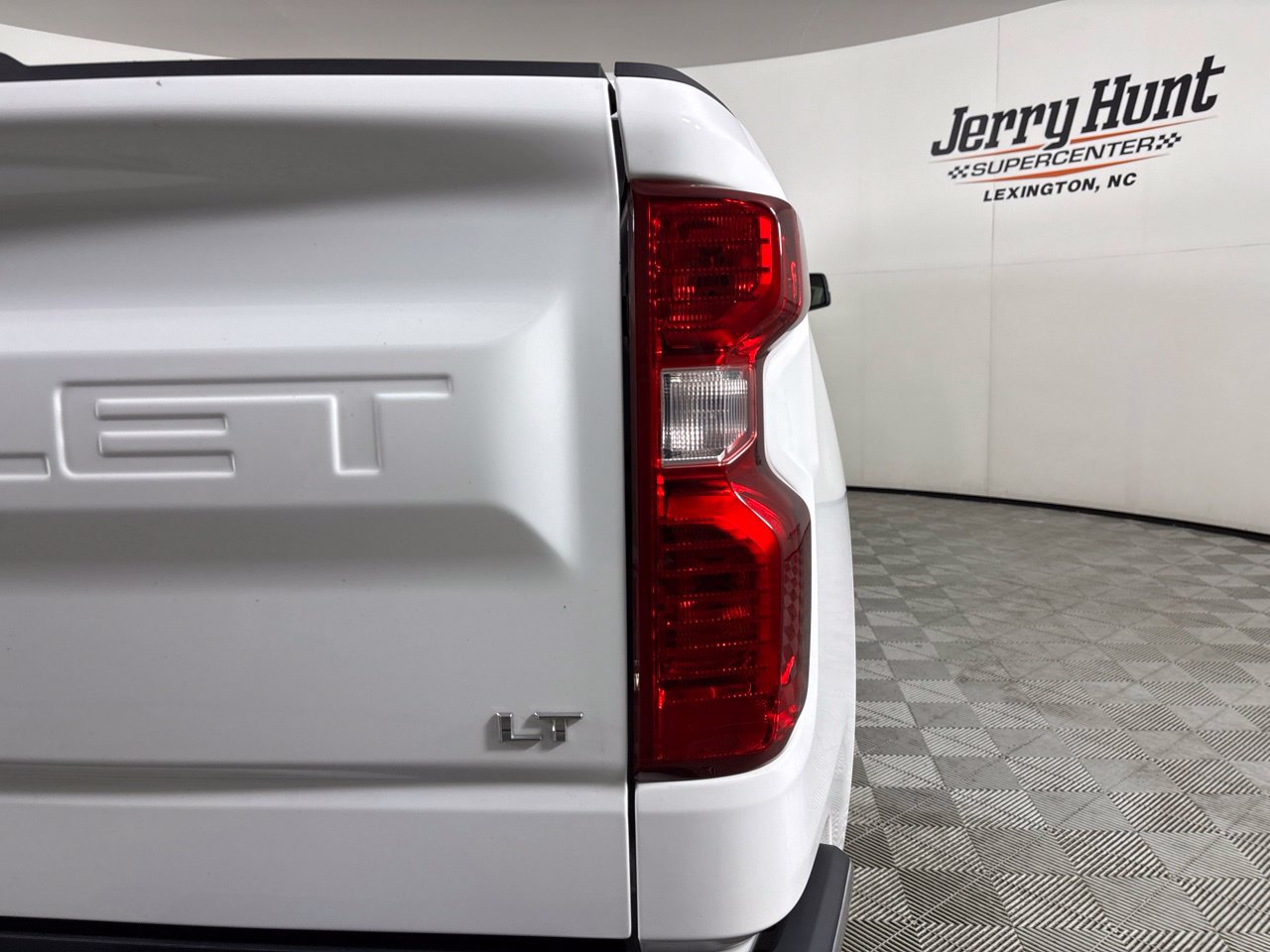 Used 2024 Chevrolet Silverado 1500 LT AWD/4WD image 35